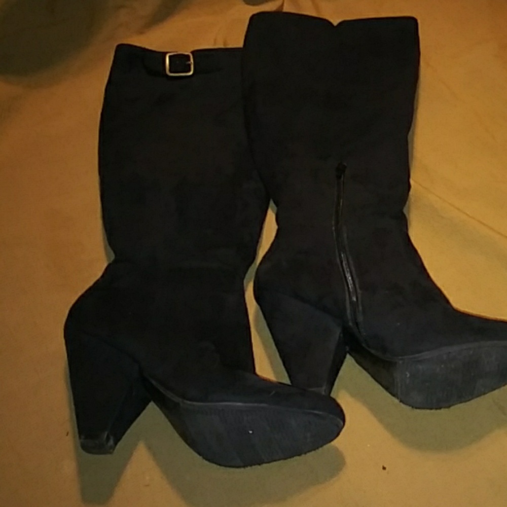 SM suede boots